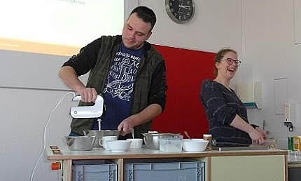 Kochschulung am überkochen-Wagen | Hochschule Albstadt-Sigmaringen | Lebensmittel, Ernährung, Hygiene