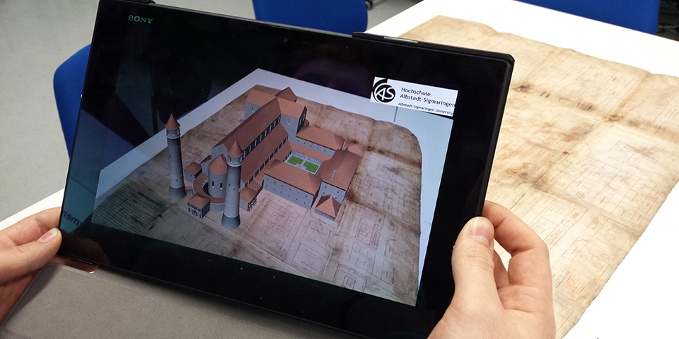 VR-Simulation eines Modellbaus auf einem Tablet